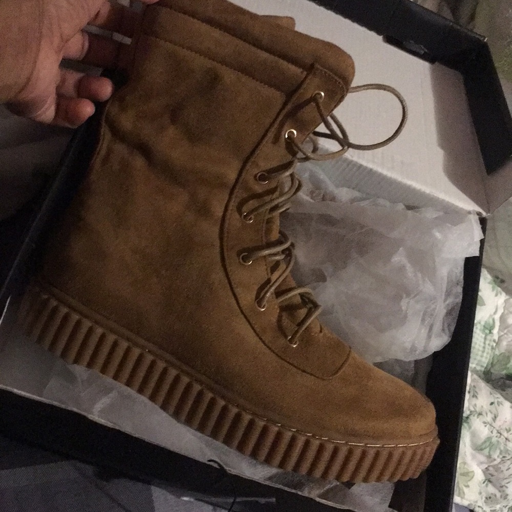 Suede brown boot size 7 1/2